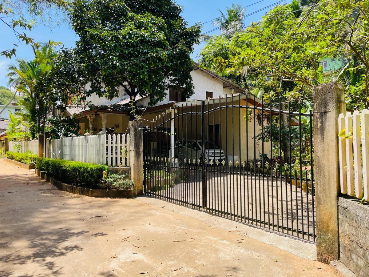 Unique Villa Kandy Exterior foto