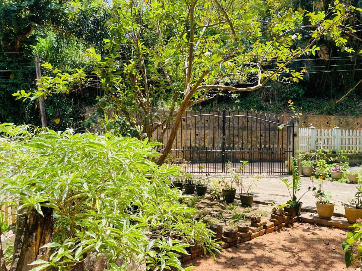 Unique Villa Kandy Exterior foto